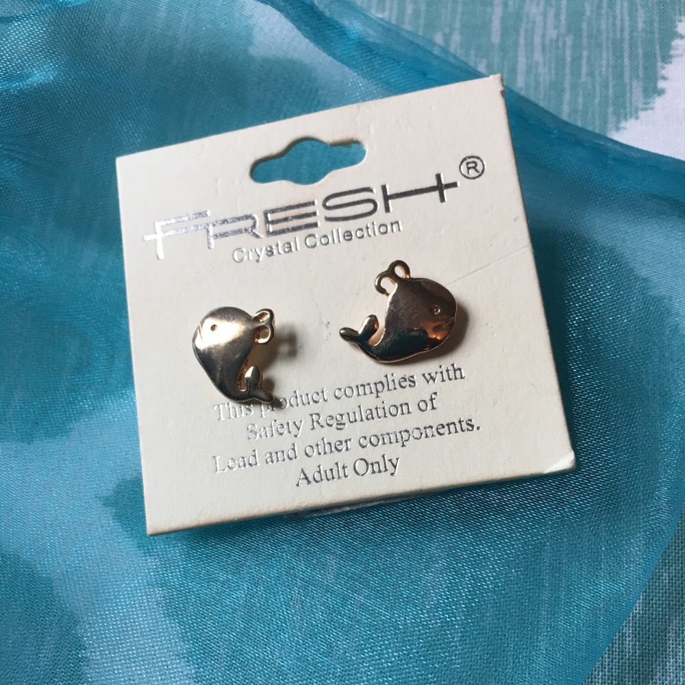 Cute whale earrings!  Reminds me of Vineyard V.
